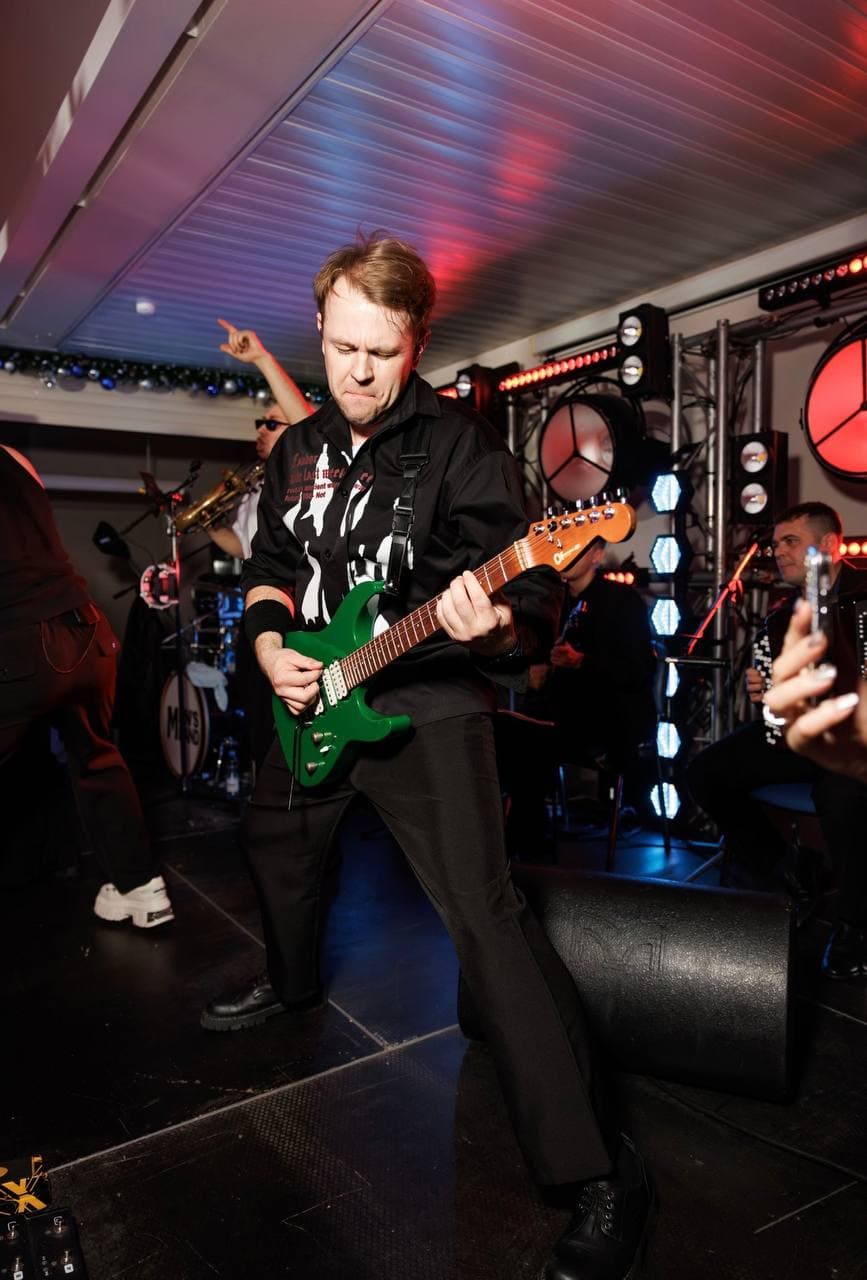 Выступление группы Men's Band