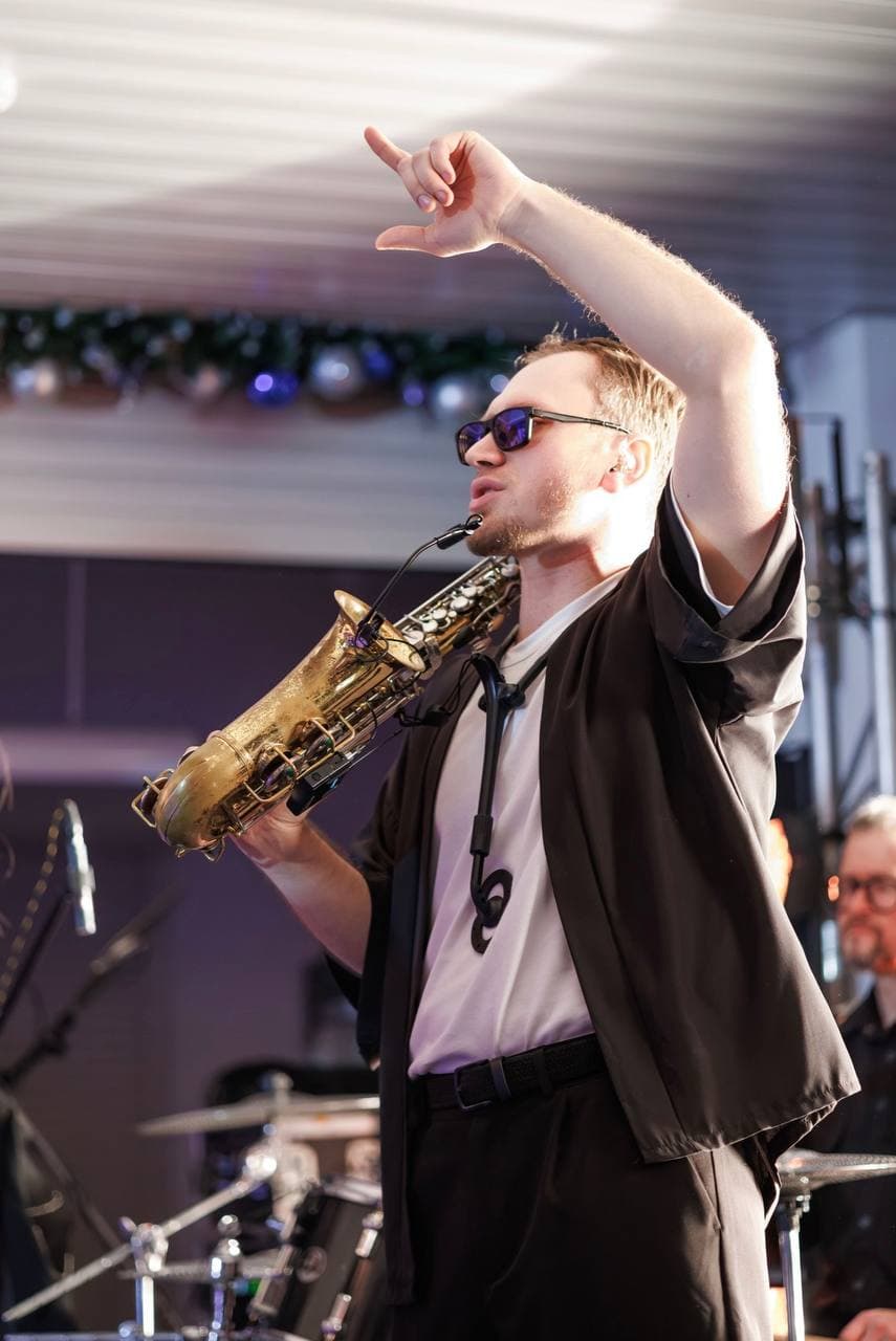 Выступление группы Men's Band